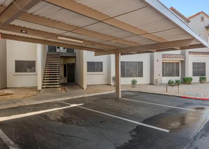 Apartment Snug 2br-pool, Yoga Rm, Gym, Cabanas, Bbq,prkng Scottsdale