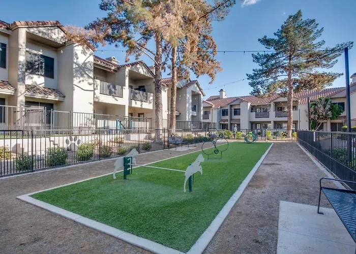 Snug 2br-pool, Yoga Rm, Gym, Cabanas, Bbq,prkng *