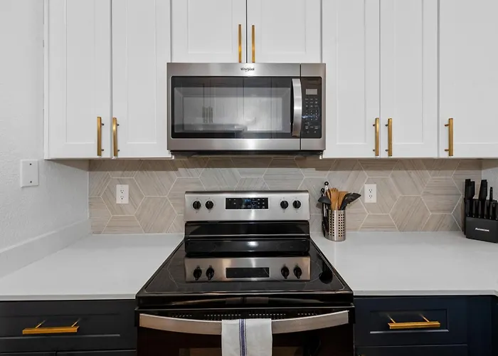 Snug 2br-pool, Yoga Rm, Gym, Cabanas, Bbq,prkng Scottsdale