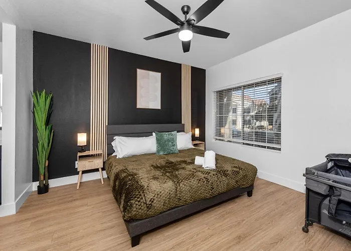 Snug 2br-pool, Yoga Rm, Gym, Cabanas, Bbq,prkng Apartment *