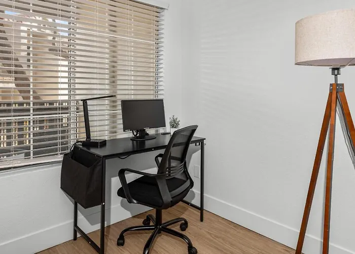 Snug 2br-pool, Yoga Rm, Gym, Cabanas, Bbq,prkng Apartment Scottsdale