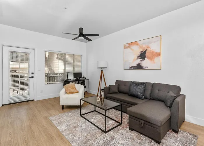 Snug 2br-pool, Yoga Rm, Gym, Cabanas, Bbq,prkng Scottsdale