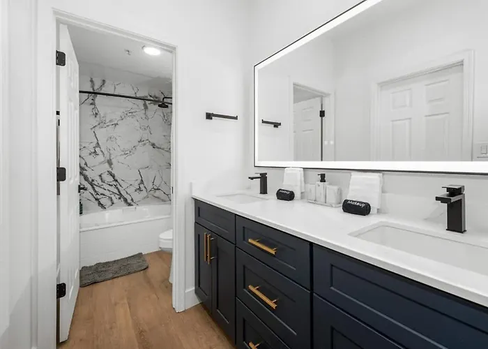 Snug 2br-pool, Yoga Rm, Gym, Cabanas, Bbq,prkng Apartment Scottsdale