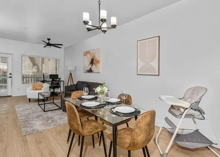 Apartment Snug 2br-pool, Yoga Rm, Gym, Cabanas, Bbq,prkng Scottsdale