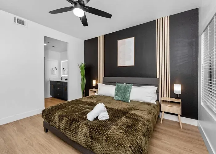Snug 2br-pool, Yoga Rm, Gym, Cabanas, Bbq,prkng * Scottsdale