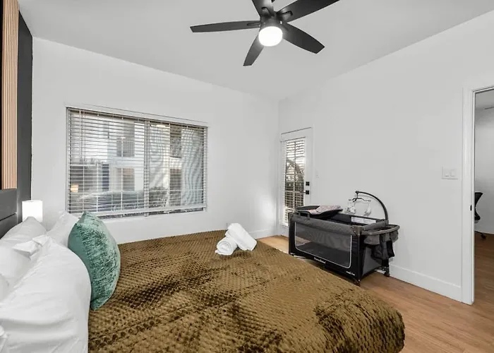Apartment Snug 2br-pool, Yoga Rm, Gym, Cabanas, Bbq,prkng *
