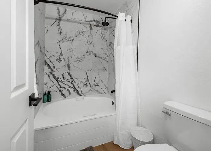 Snug 2br-pool, Yoga Rm, Gym, Cabanas, Bbq,prkng Apartment Scottsdale