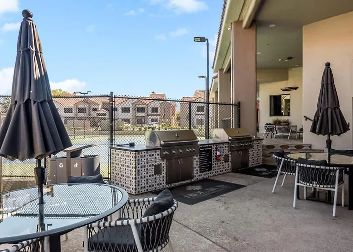 Snug 2br-pool, Yoga Rm, Gym, Cabanas, Bbq,prkng Apartment Scottsdale