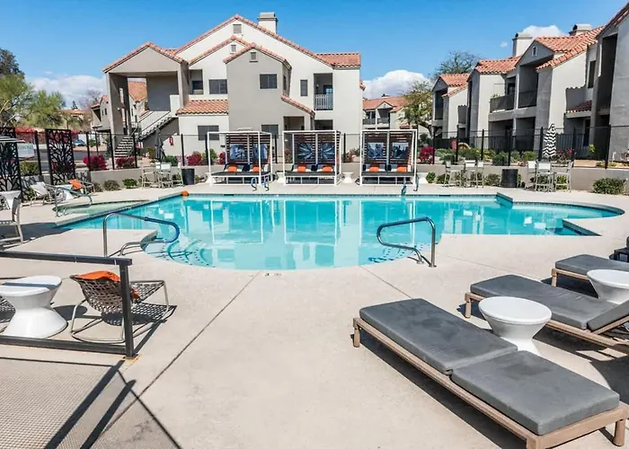 Apartment Snug 2br-pool, Yoga Rm, Gym, Cabanas, Bbq,prkng Scottsdale